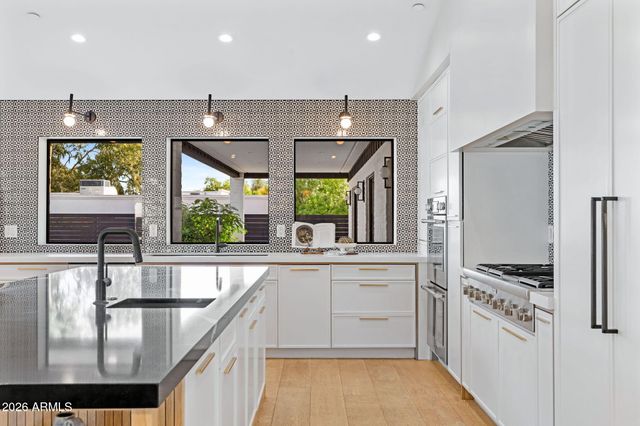 3842 E SAN MIGUEL Avenue, Paradise Valley, AZ 85253