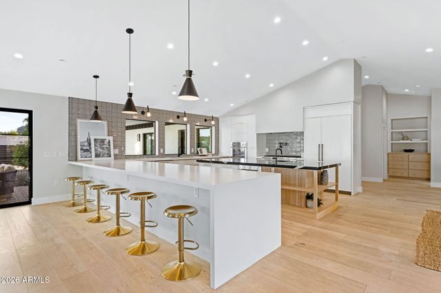 3842 E SAN MIGUEL Avenue, Paradise Valley, AZ 85253