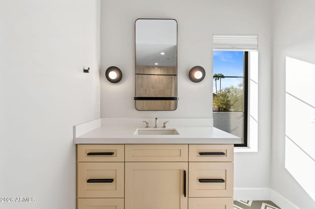 3842 E SAN MIGUEL Avenue, Paradise Valley, AZ 85253