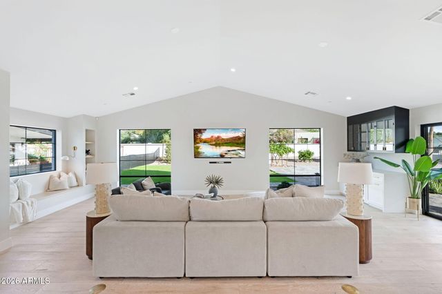 3842 E SAN MIGUEL Avenue, Paradise Valley, AZ 85253