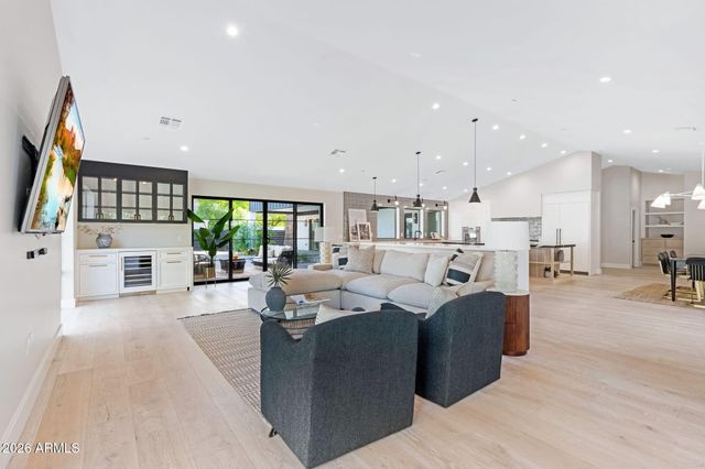 3842 E SAN MIGUEL Avenue, Paradise Valley, AZ 85253