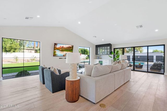 3842 E SAN MIGUEL Avenue, Paradise Valley, AZ 85253