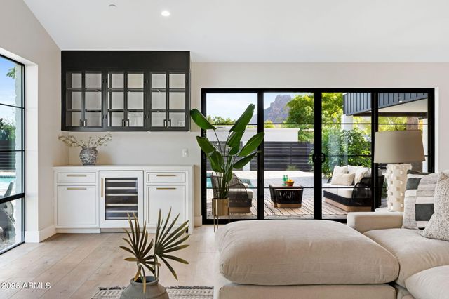 3842 E SAN MIGUEL Avenue, Paradise Valley, AZ 85253