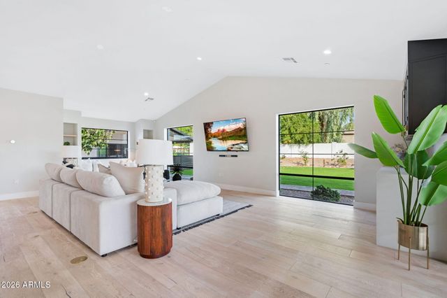 3842 E SAN MIGUEL Avenue, Paradise Valley, AZ 85253