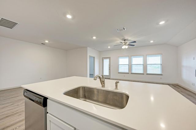 1002 Austin Bayou DR, Hutto, TX 78634