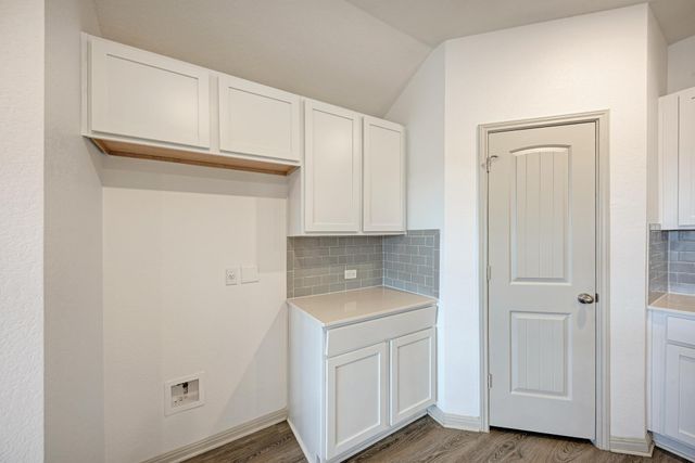 1002 Austin Bayou DR, Hutto, TX 78634