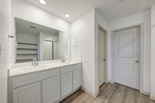 1002 Austin Bayou DR, Hutto, TX 78634