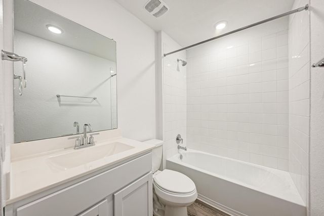 1002 Austin Bayou DR, Hutto, TX 78634