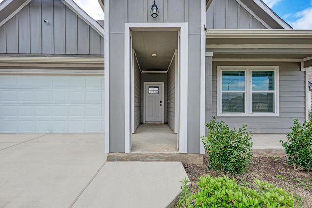 1002 Austin Bayou DR, Hutto, TX 78634