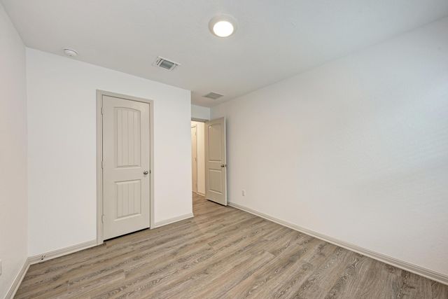 1002 Austin Bayou DR, Hutto, TX 78634