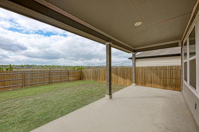 1002 Austin Bayou DR, Hutto, TX 78634
