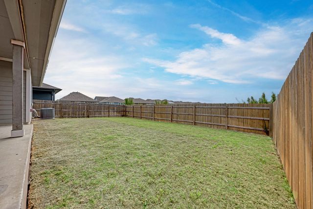 1002 Austin Bayou DR, Hutto, TX 78634
