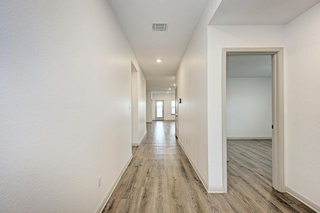 1002 Austin Bayou DR, Hutto, TX 78634