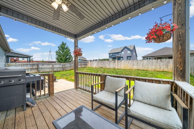 206 Eagles Talon Ct, Clarksville, TN 37040