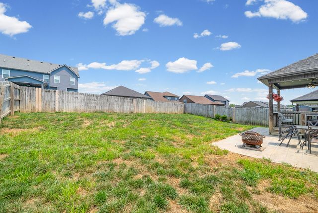 206 Eagles Talon Ct, Clarksville, TN 37040