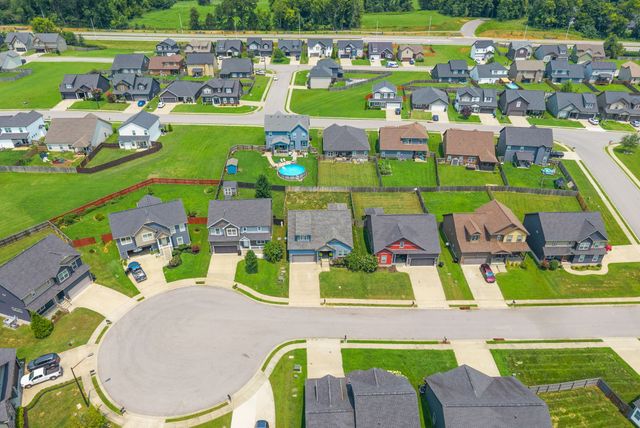 206 Eagles Talon Ct, Clarksville, TN 37040