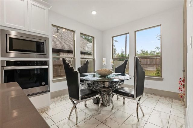 712 Fall Rock Branch Drive, Conroe, TX 77304