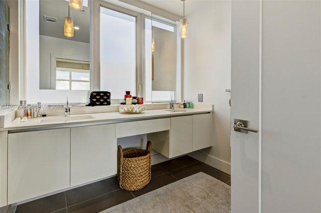 89 N Shore Dr, Miami Beach, FL 33141