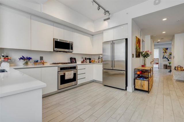 89 N Shore Dr, Miami Beach, FL 33141