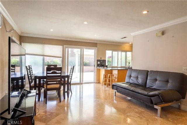 2525 S Manitoba, Santa Ana, CA 92704