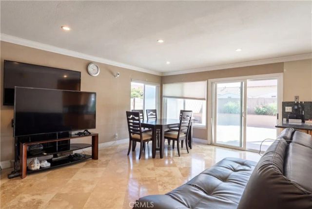 2525 S Manitoba, Santa Ana, CA 92704