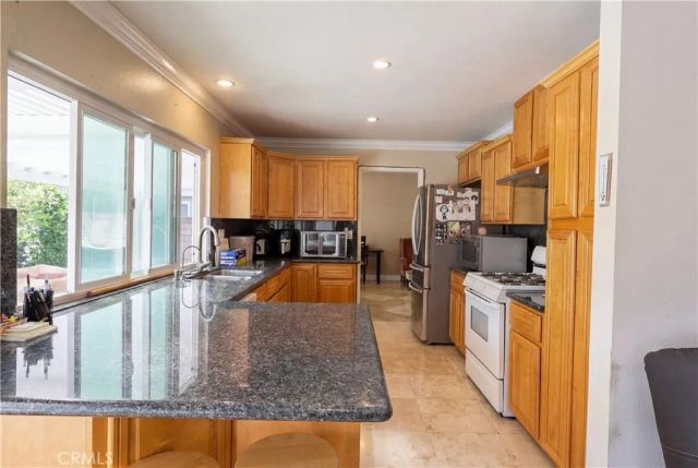 2525 S Manitoba, Santa Ana, CA 92704