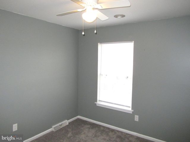 4 WINTON LN, Newark, DE 19702