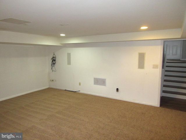 4 WINTON LN, Newark, DE 19702