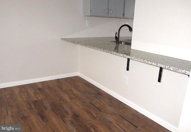 4 WINTON LN, Newark, DE 19702