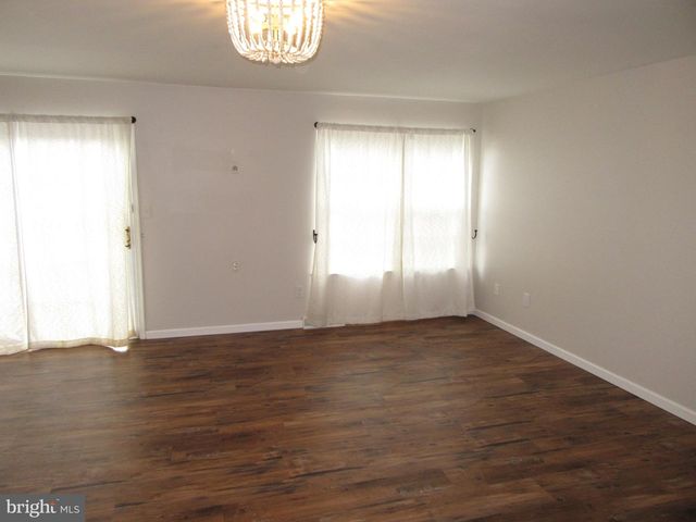 4 WINTON LN, Newark, DE 19702