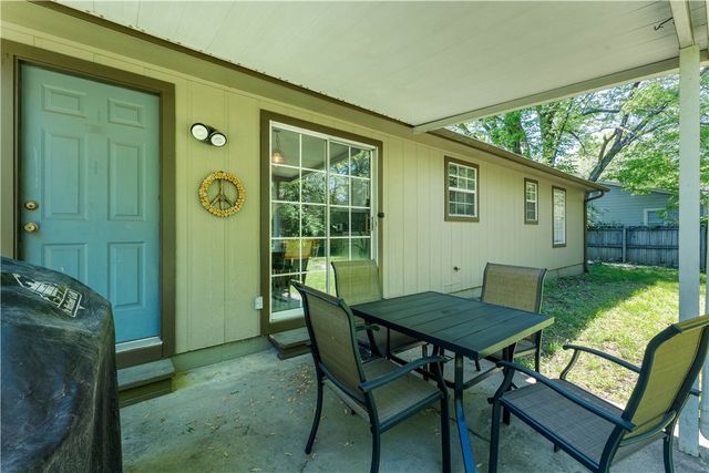 2008 W Holly Street, Fayetteville, AR 72703