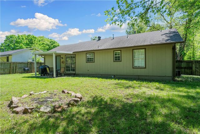2008 W Holly Street, Fayetteville, AR 72703