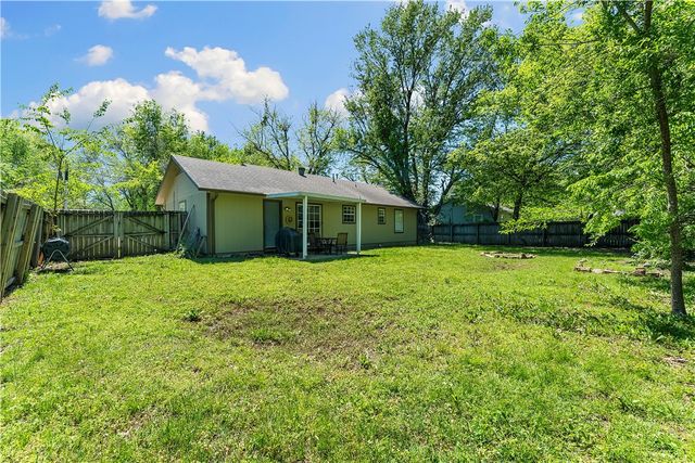 2008 W Holly Street, Fayetteville, AR 72703