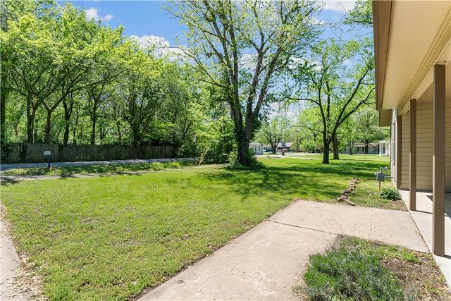 2008 W Holly Street, Fayetteville, AR 72703