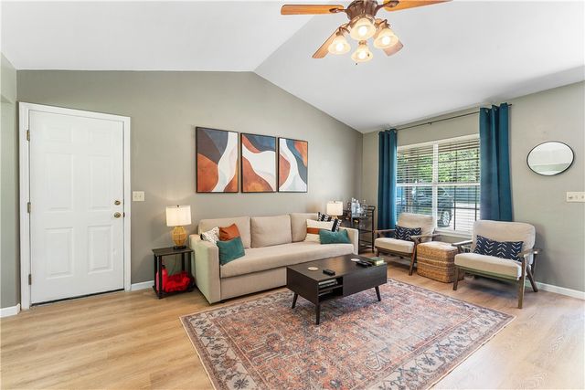 2008 W Holly Street, Fayetteville, AR 72703