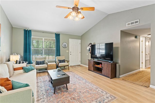 2008 W Holly Street, Fayetteville, AR 72703