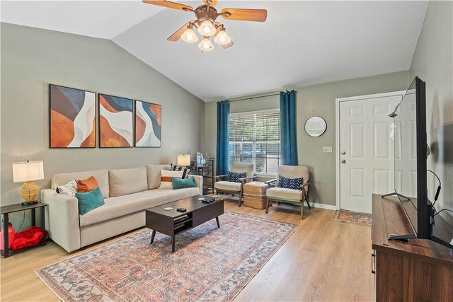 2008 W Holly Street, Fayetteville, AR 72703
