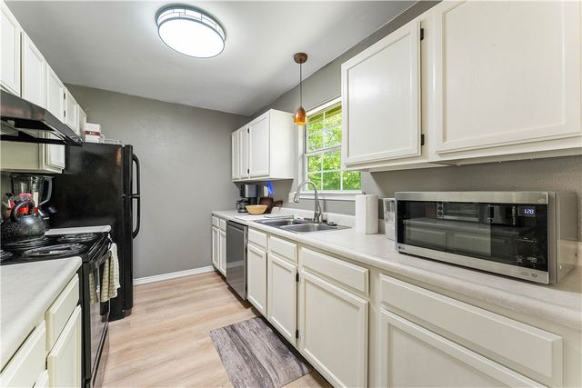 2008 W Holly Street, Fayetteville, AR 72703