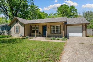 2008 W Holly Street, Fayetteville, AR 72703
