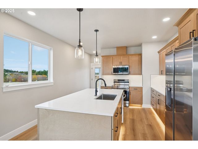 312 Eminence Ave, Winlock, WA 98596