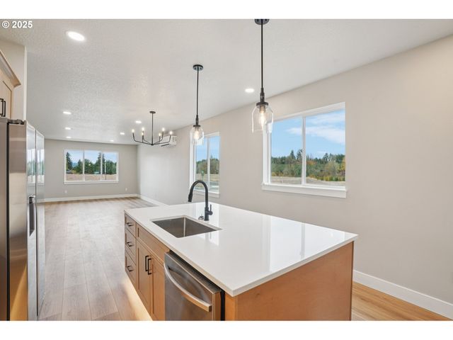 312 Eminence Ave, Winlock, WA 98596