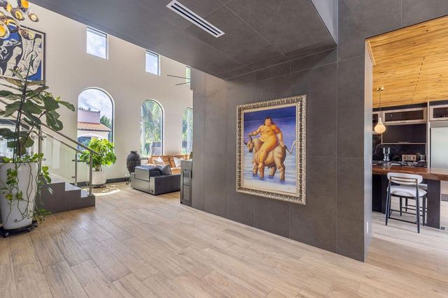 290 NW 6th Street, Boca Raton, FL 33432