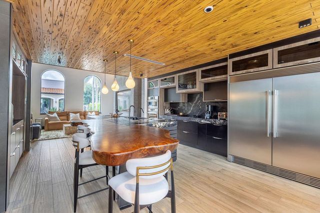 290 NW 6th Street, Boca Raton, FL 33432