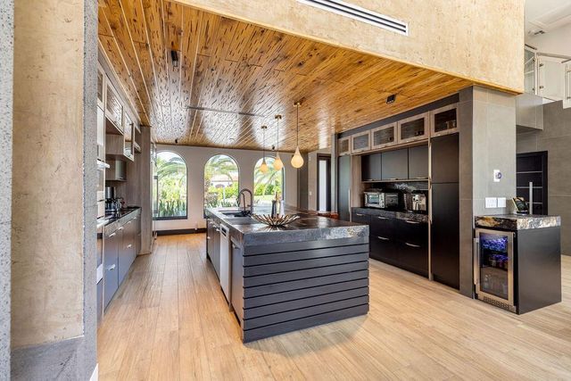 290 NW 6th Street, Boca Raton, FL 33432