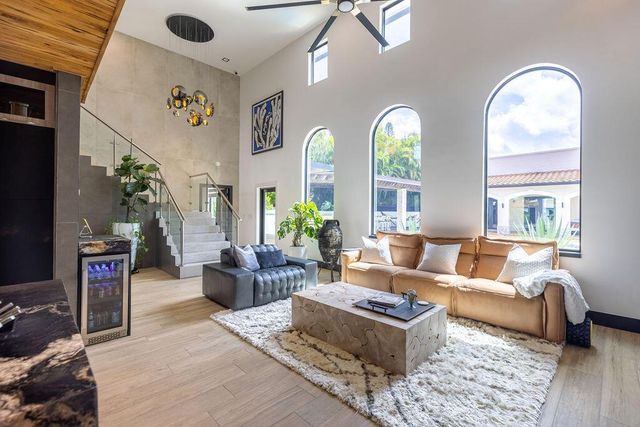 290 NW 6th Street, Boca Raton, FL 33432