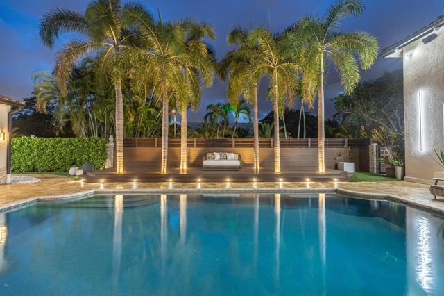 290 NW 6th Street, Boca Raton, FL 33432