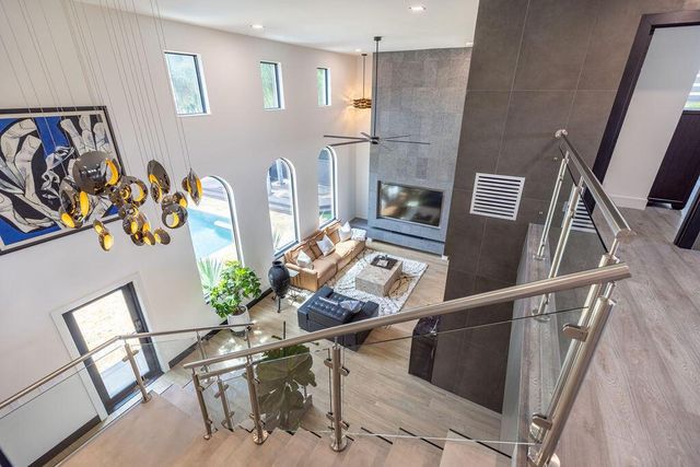 290 NW 6th Street, Boca Raton, FL 33432