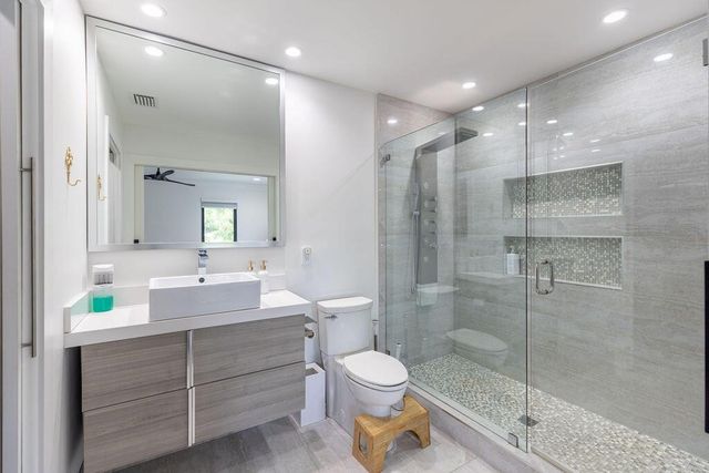 290 NW 6th Street, Boca Raton, FL 33432