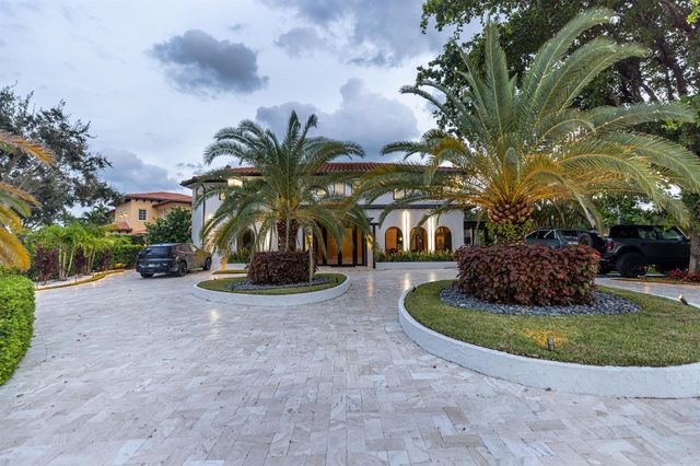 290 NW 6th Street, Boca Raton, FL 33432