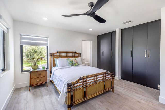 290 NW 6th Street, Boca Raton, FL 33432